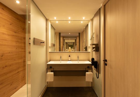 Deluxezimmer_Ansicht Bad