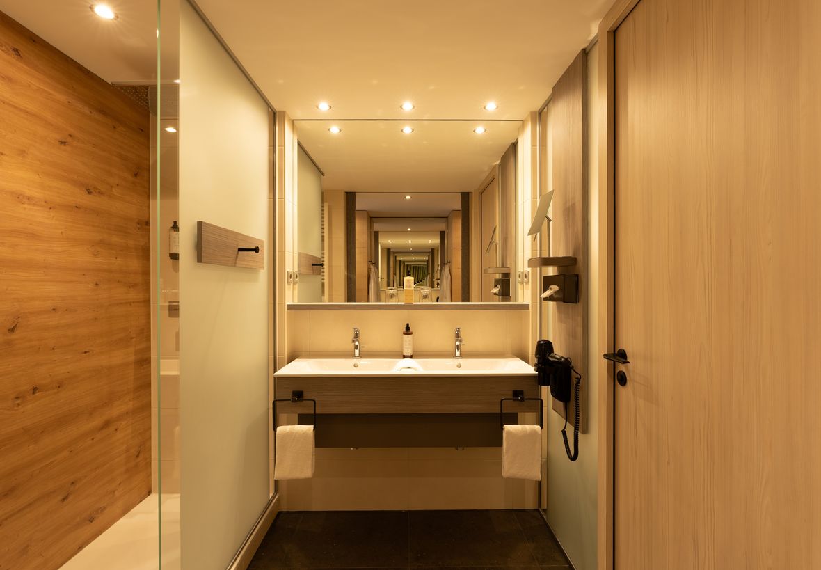 Deluxezimmer_Ansicht Bad