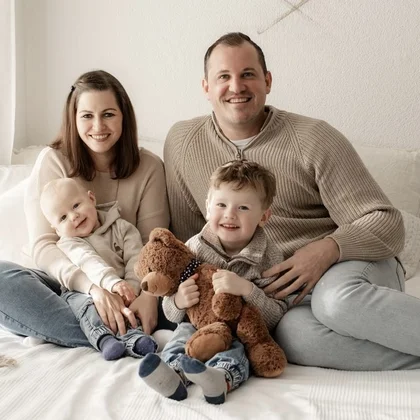 Tochter Laura Heger mit Mann Marco und den Söhnen Noah & Emil